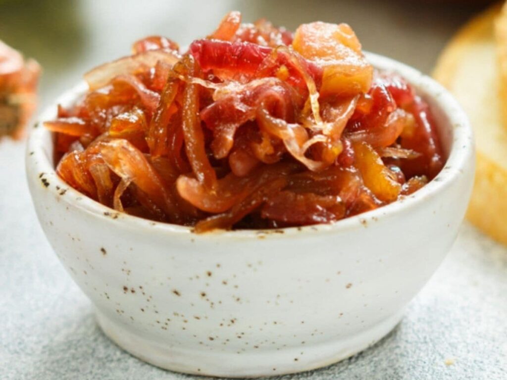 Apple Chutney: Spice Up Your Meals with a Delicious Twist!