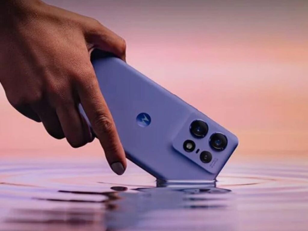 Motorola phone with 50MP selfie camera and underwater protection now cheaper on Flipkart