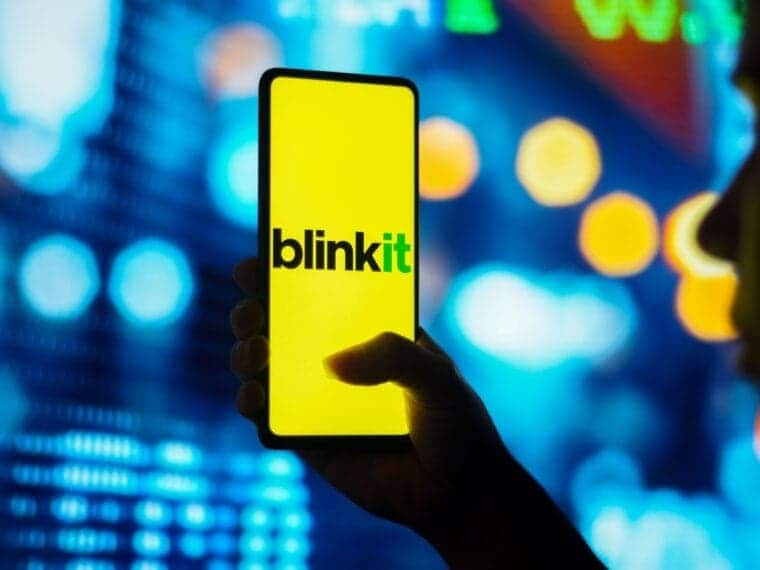 Blinkit's new service allows returns of clothes and shoes in 10 minutes.