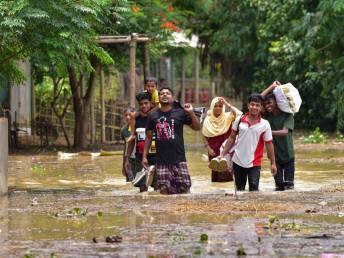 Cyclone Dana updates: Expected to hit Odisha tonight, alert for strong winds and heavy rain, over 550 trains canceled.