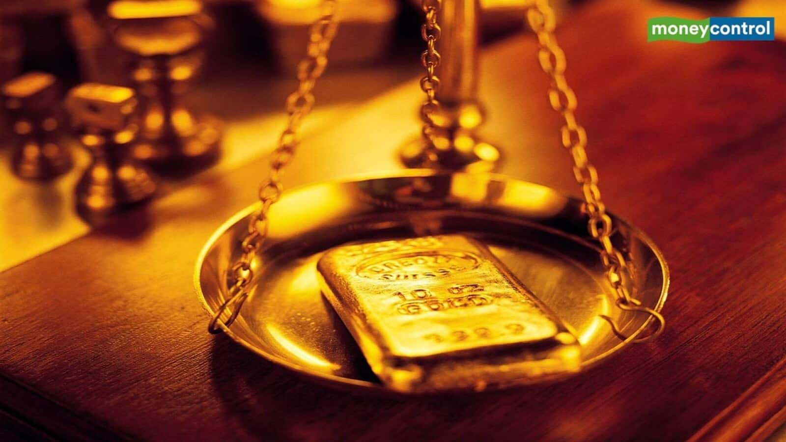 Gold hits record high: If investors are focusing on stocks, who is buying gold?