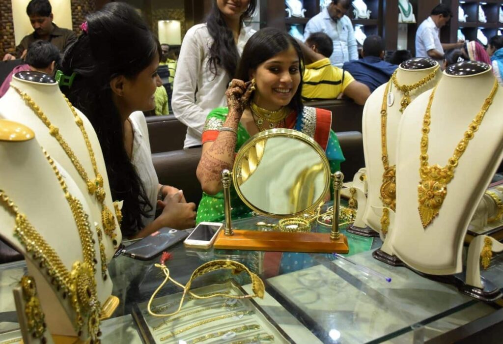 Gold Prices Drop Ahead of Diwali: Check Rates for October 23