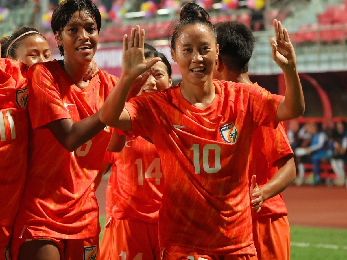 India Triumphs 5-2 Over Pakistan in SAFF Women's Championship; Ashalta Celebrates 100th Match!