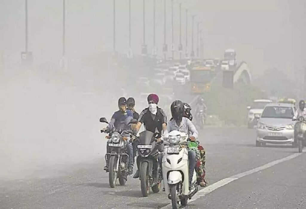 Delhi AQI Today: Pollution Levels Surge Past 300, Breathing Difficult in Delhi-NCR