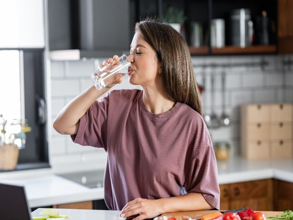 Feeling Thirsty Even After Drinking Water? Watch Out for These 5 Health Risks!