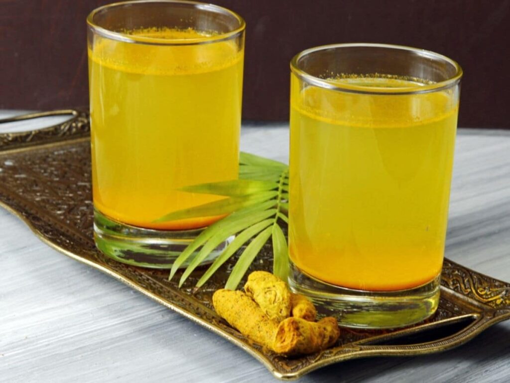 Glow Up This Winter: Daily Turmeric Shots for Radiant Skin – Benefits and How to Make Them!