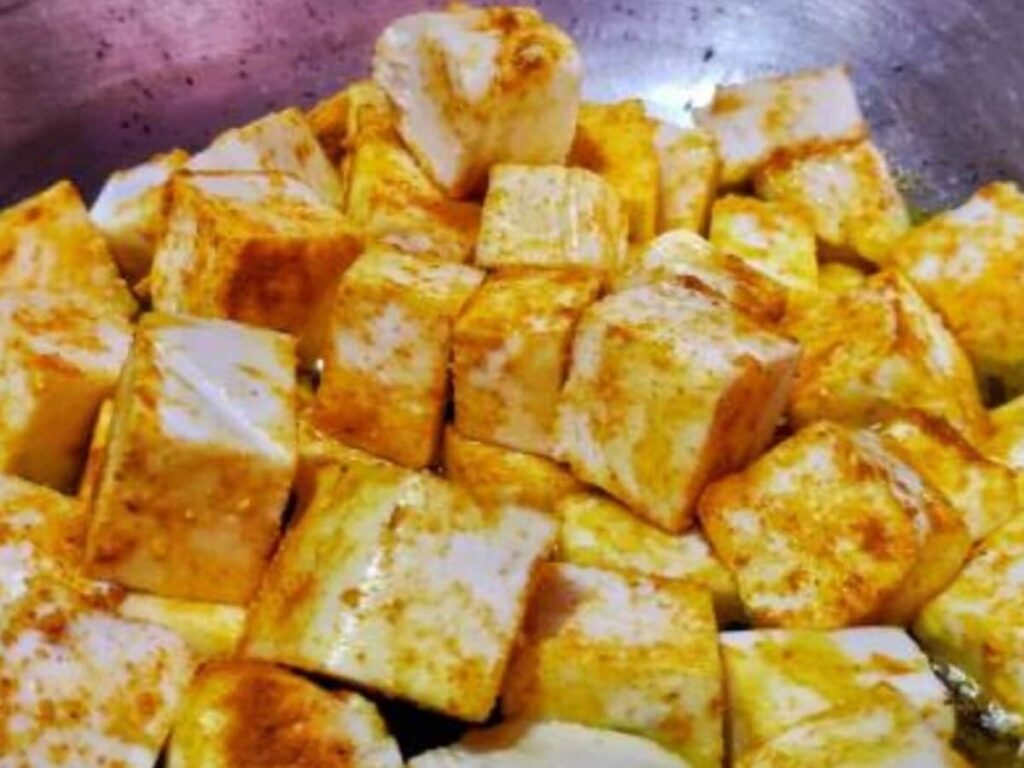 Make Sundays Special: Quick 15-Minute Garlic Paneer Recipe!