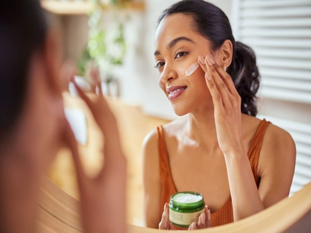 Get the Glow: Master the Right Way to Apply Moisturizer!